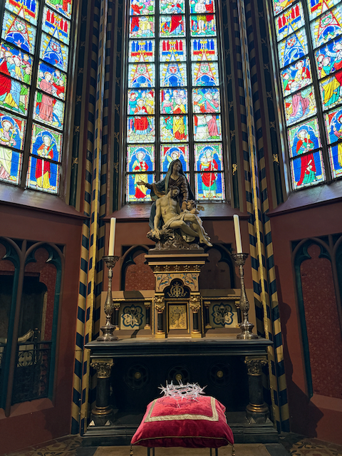 A crown of glass thorns