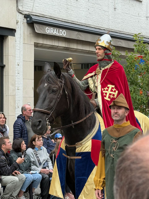A knight in full regalia rides through the streets during Bruges’ Procession of the Holy Blood—part pageantry, part pilgrimage, and all rooted in centuries of tradition.