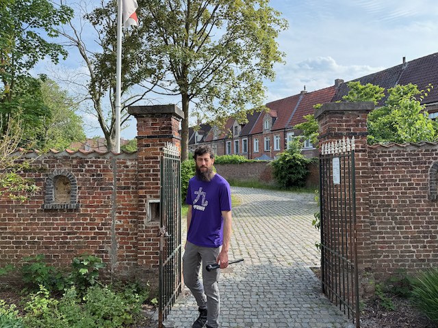 Alex at the gates of the beguinage in Dendermonde