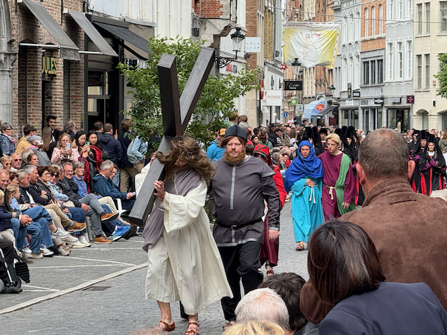 Jesus carrying the cross