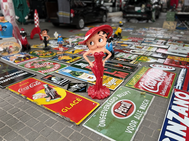 Stuff for sale in the market