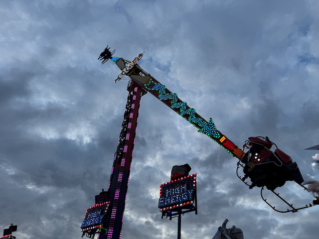 Stumbled upon a surprise fair in Bruges tonight — lights flashing, rides spinning, and the smell of waffles in the air. Who knew a quiet evening walk would turn into a carnival adventure