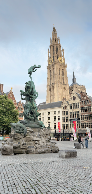 The clock and the statue