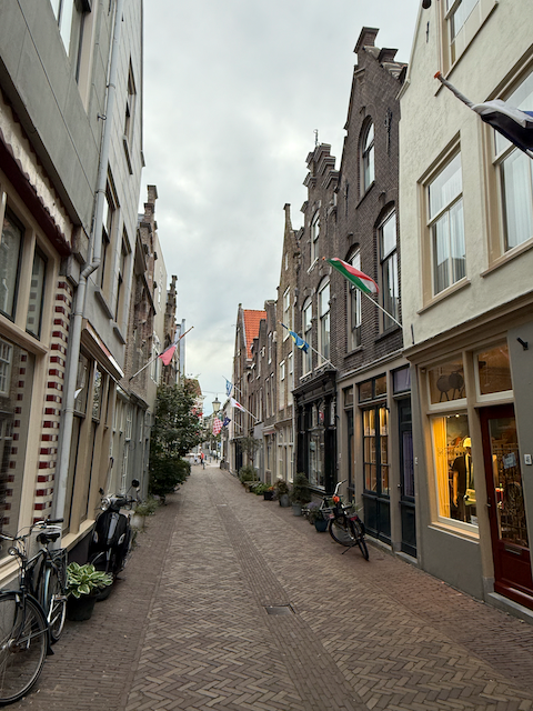 The warehouses in Dordrecht tend not to be plumb