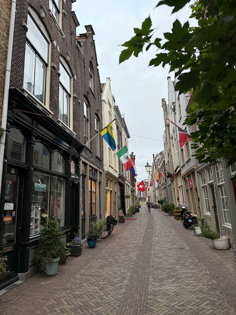 Walking down the old streets of Dordrecht